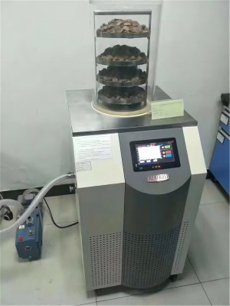如何优化台式冷冻干燥机的操作流程以提高实验效率？